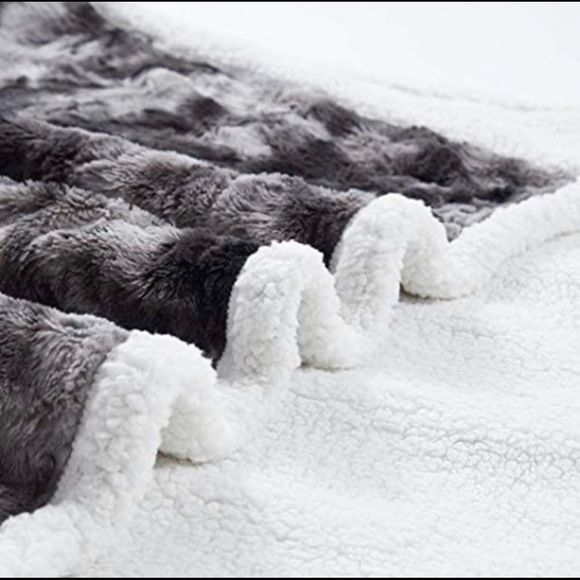 Soft Fuzzy Faux Fur 50” x 60” throw - Picture 4 of 5